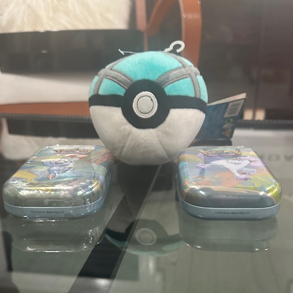 Pokemon Plush and Tin Set 🐝